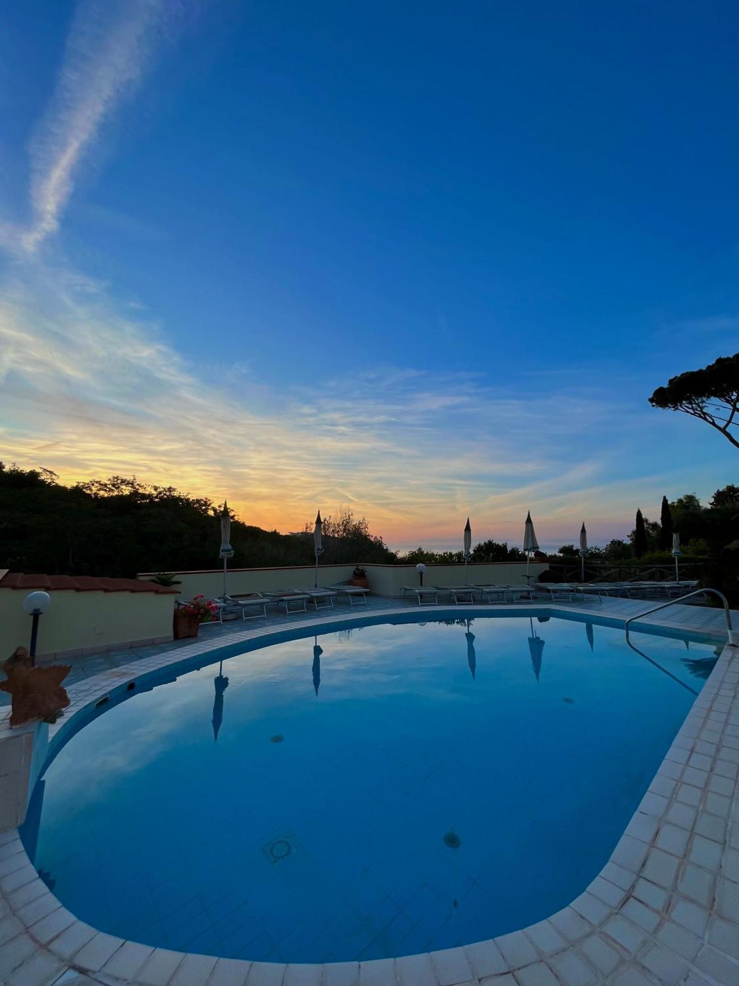 Resort Villa Flavio カザミッチョラ・テルメ エクステリア 写真