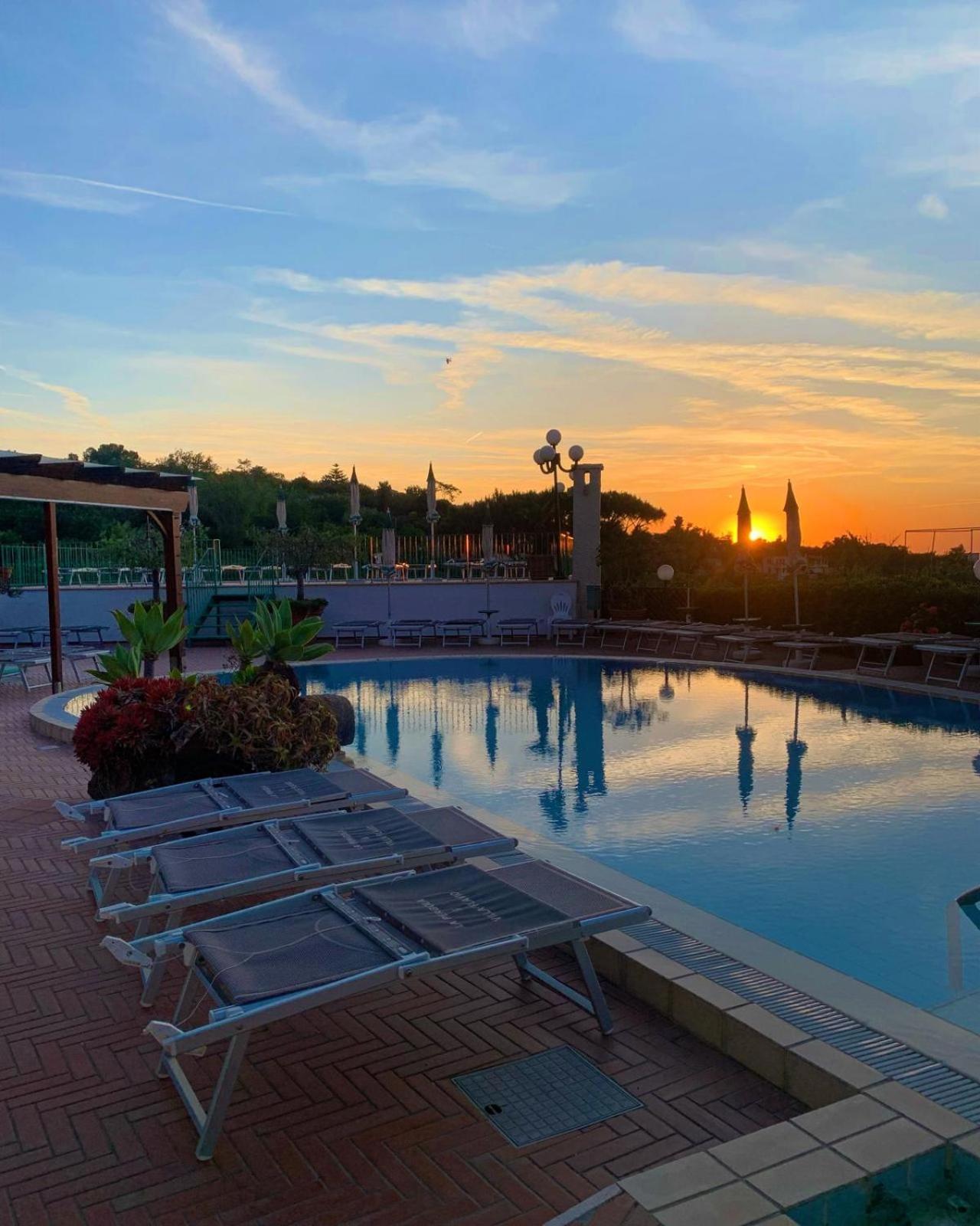Resort Villa Flavio カザミッチョラ・テルメ エクステリア 写真